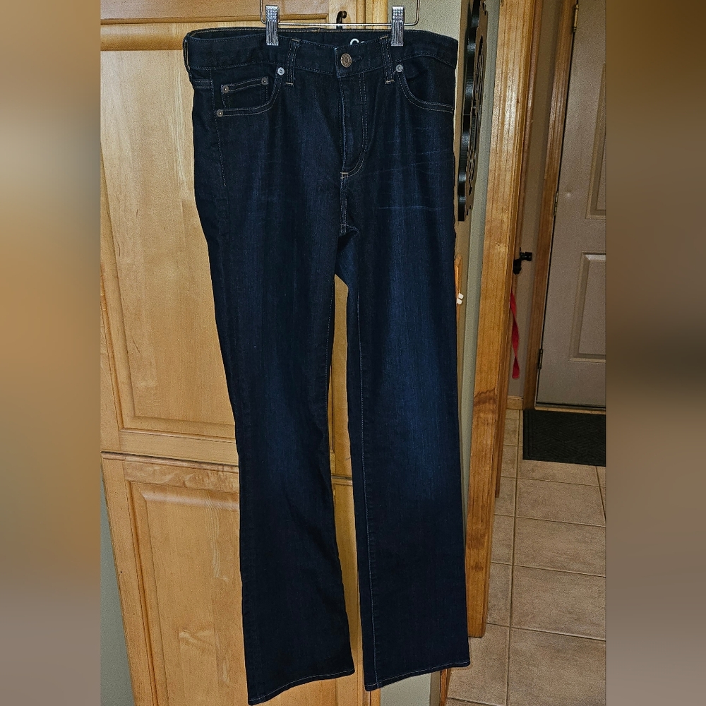 Gap size 28T straight leg indigo